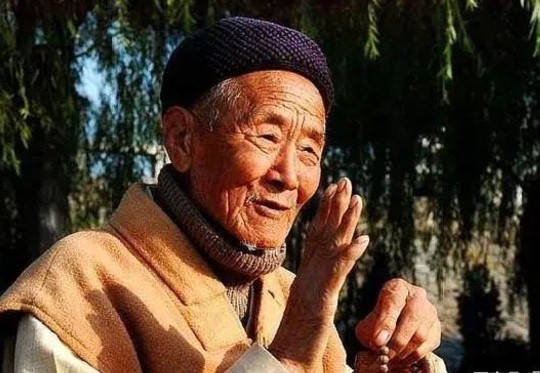 112岁海贤老和尚往生六年开缸全程 头发增长