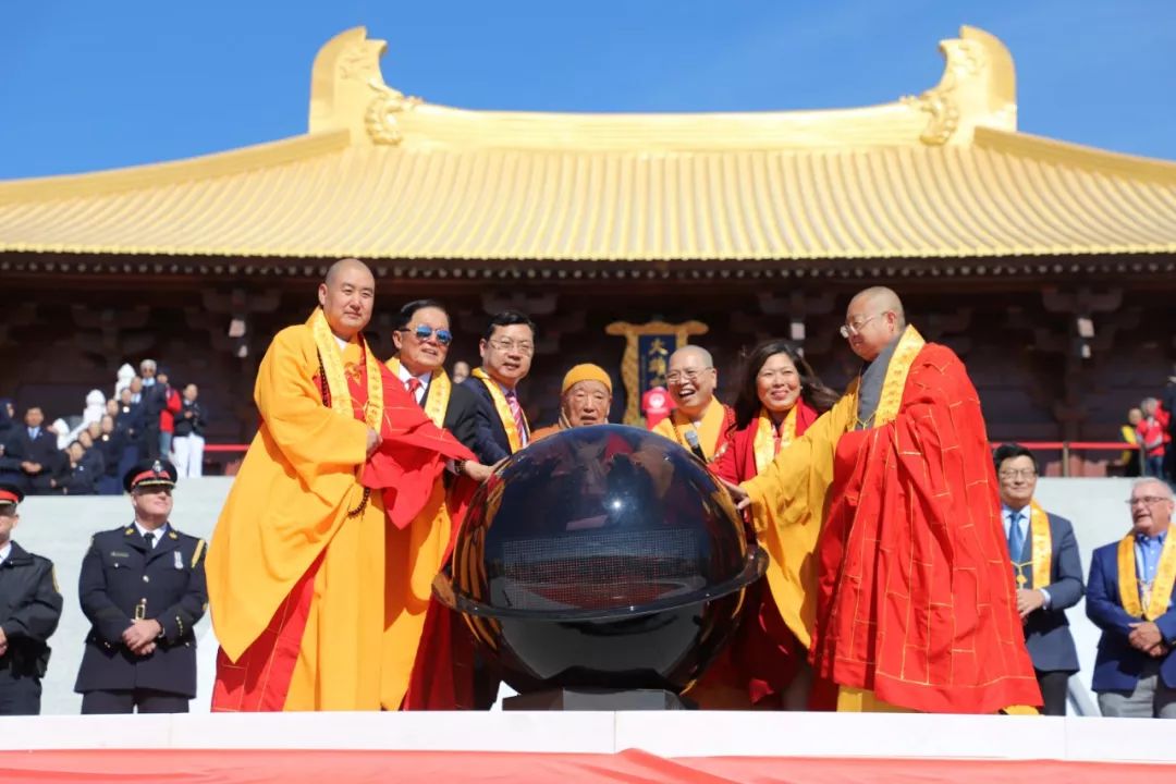 正慈法师应邀出席加拿大五台山湛山精舍大雄宝殿落成庆典并代表中佛协宣读贺电