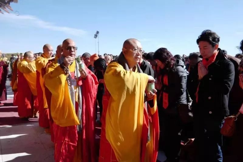 正慈法师应邀出席加拿大五台山湛山精舍大雄宝殿落成庆典并代表中佛协宣读贺电