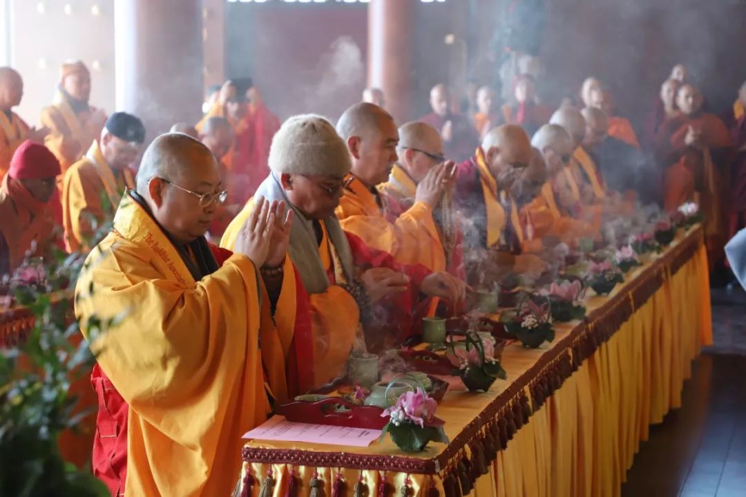 正慈法师应邀出席加拿大五台山湛山精舍大雄宝殿落成庆典并代表中佛协宣读贺电