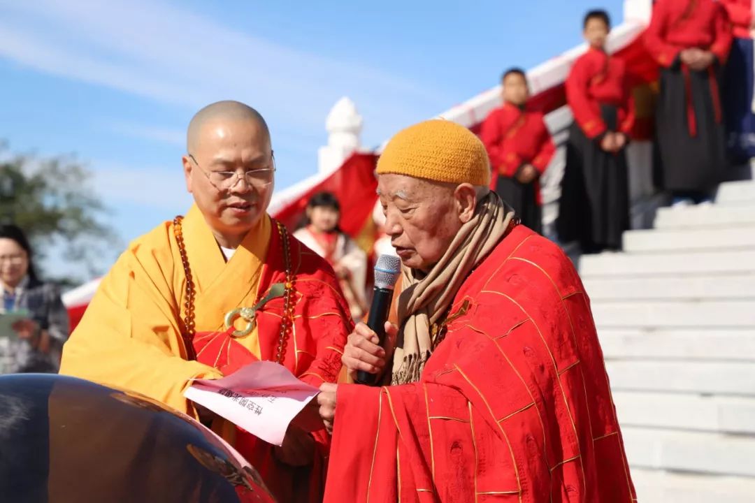 正慈法师应邀出席加拿大五台山湛山精舍大雄宝殿落成庆典并代表中佛协宣读贺电