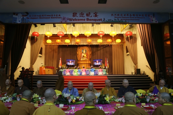 圣辉大和尚率团出席新加坡佛教总会在毗卢寺举办的纪念新加坡开埠200周年启建护国祈福供佛斋僧大典 (10).JPG