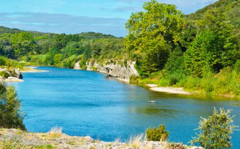 大量放鱼会不会影响河的生态? 大量放鱼会不会影响河的生态?