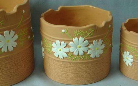 手捧空花盆的孩子 手捧空花盆的孩子